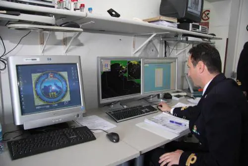 Spionaggio e "guerra" tra Usa e Cina: l'occhio della piramide punta su Taranto