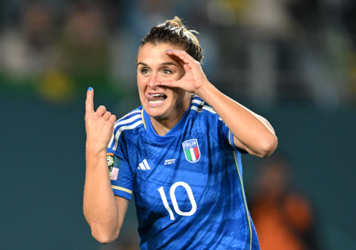 Lacrime di gioia per Cristiana Girelli, cuore pulsante delle Azzurre, che firma i primi tre punti dell'Italia (via Fifa)