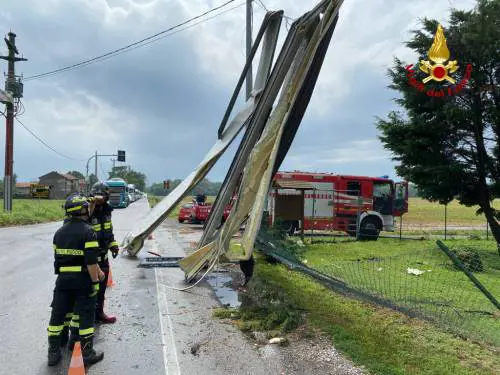 Nubifragi nel Nord Italia. Donna muore in Brianza schiacciata da un albero