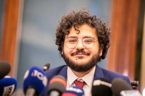 Zaki più che ingrato, bombe su Hamas e Apostolico: quindi, oggi...