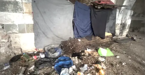 Sì allo sgombero dei migranti ma la sinistra fa muro in nome dell'illegalità