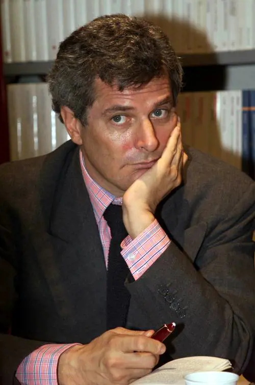 Tra Lanzichenecchi e Dowtown Abbey: i social sbeffeggiano Alain Elkann