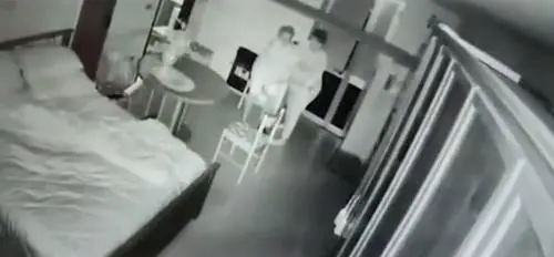 Orrore a Napoli: anziana picchiata dalla badante. Immagini immortalate dalla telecamera