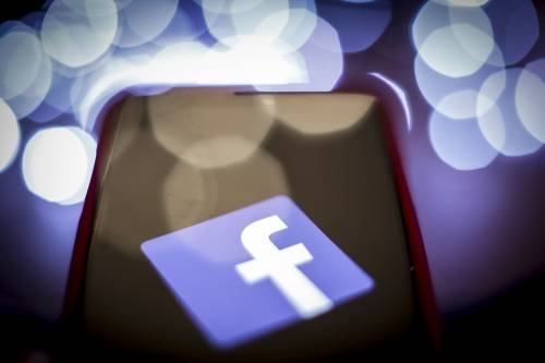 Facebook, Twitter e TikTok: ecco tutti i "trucchi" (legali) dello spionaggio social