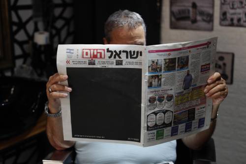 L'ora più buia per Israele. Paralisi e giornali a lutto. "Rischi di guerra civile"