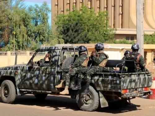 Niger, palazzo presidenziale circondato dai militari: "Tentativo di colpo di Stato"