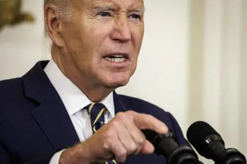 Biden re delle gaffe: "Oltre 100 americani morti a causa del Covid"