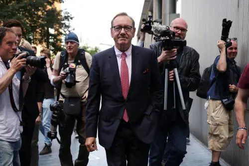 Dopo l'assoluzione, la rivincita contro Hollywood: standing ovation per Kevin Spacey