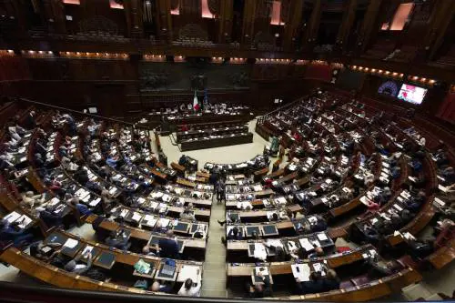 Sull'utero in affitto esplode la sinistra: si azzuffano tra loro