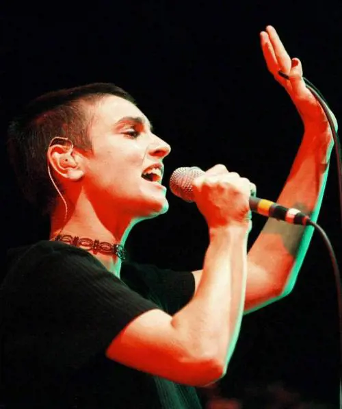 Cantava una vita infernale con la sua voce angelica