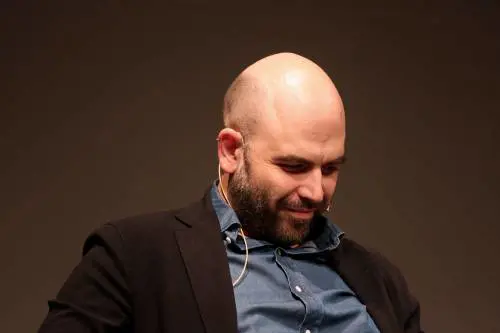 "Piantedosi farà il bagno...". Migranti, Saviano attacca ancora il governo
