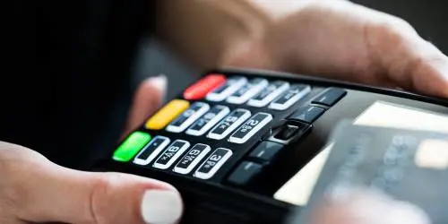 Pos, transazioni sotto i 10 e i 30 euro: cosa cambia ai pagamenti