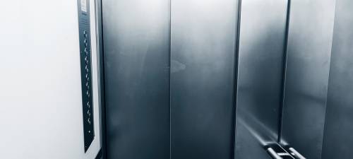 Installazione dell’ascensore privato: quando l’autorizzazione dell’assemblea non è necessaria