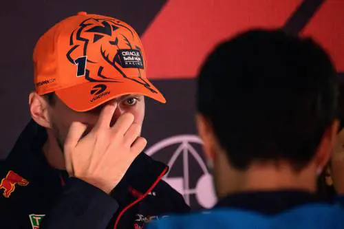 F1, Verstappen penalizzato di 5 posizioni in griglia. Sainz primo nelle libere