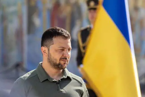 Gli sminatori di Kiev bonificano la strada per l'arrivo in Crimea. Zelensky va al fronte