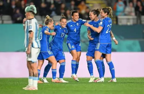 Le Azzurre in festa per i tre punti last minute con l'Argentina (via Figc)