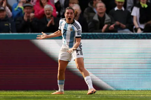 Romina Núñez centra il gol della rimonta tutta d'orgoglio dell'Albiceleste (via Fifa)
