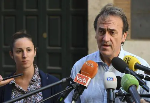 I Verdi si tirano i piatti tra loro, l'ex grillina guida la "fronda" anti-Bonelli