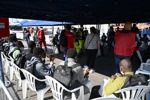 "Avete un problema, avrò una donna italiana". Le provocazioni via chat del migrante