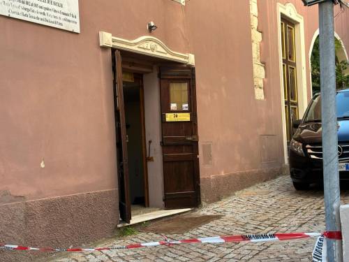 Omicidio all'alba a Cagliari, 43enne trovato morto strangolato in un B&b