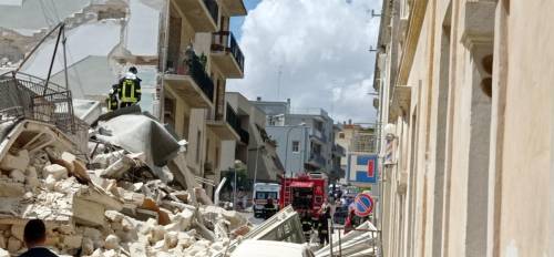 Crolla una palazzina, paura a Matera: sul posto odore di gas