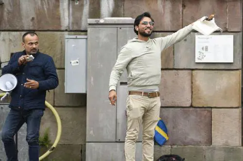 Nuovo rogo in Svezia. Ma il Corano profanato spacca la Scandinavia