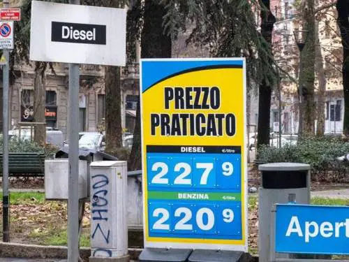 Carburanti, come leggere i tabelloni esposti