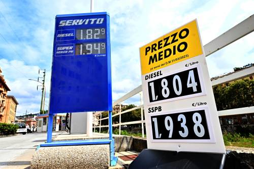 Stangata sui carburanti, ai massimi i prezzi di benzina e diesel