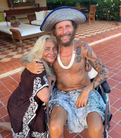 Mara Venier e Jovanotti fanno "coppia" ai Caraibi: la foto dopo l'incidente