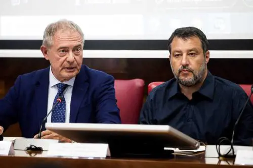 Il governo assicura: "Presto soluzione equa". Ma i sindacati dicono no alle doppie licenze