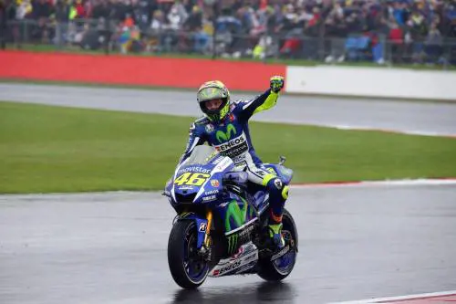 Rossi, Petrucci e Dovizioso, il podio tutto italiano sotto la pioggia di Silverstone