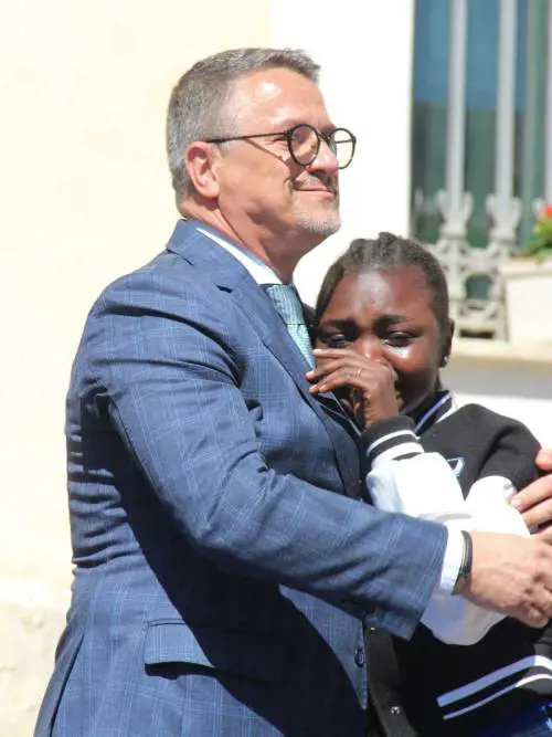 Il questore Agrigento, Emanuele Ricifari, sostiene che è difficile trovare interpreti per Lampedusa