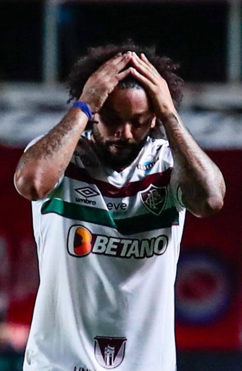 "Gli spezza la gamba e poi piange in campo": il dramma di Marcelo in Copa Libertadores