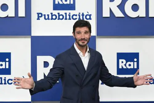 L'amore con Belen va a picco, ma De Martino gongola: la Rai punta su di lui