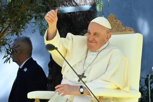 "Per voi vicinanza e affetto". Così il Papa sostiene la Ong di Casarini