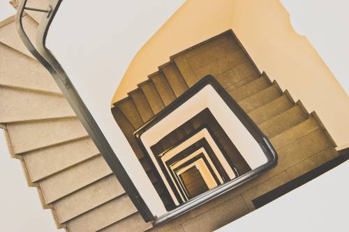 Pulizia delle scale in condominio: no al fai da te