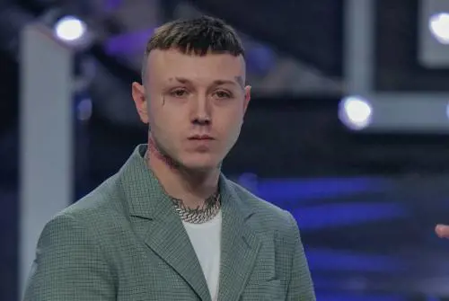 "Pure il selfie mentre pi....". Lo sfogo del rapper Lazza dopo il fatto in autogrill