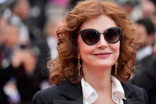 Susan Sarandon al Festival di Cannes 2017 con caschetto mosso
