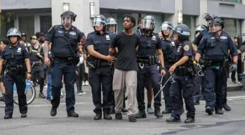New York: disordini per il maxi raduno organizzato dallo YouTuber