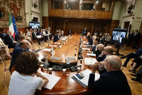 Via il  tetto agli stipendi per i manager del Ponte Droga, aiuti dall'8 per mille