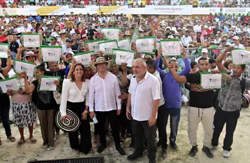 La "guerra dei due Petro" scuote la Colombia. Padre e figlio tra lacrime, scandali e accuse