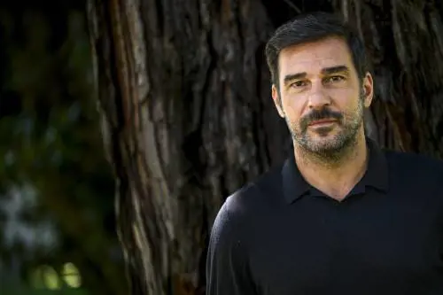 "Otello" di Edoardo Leo parla in romanesco e manda Iago in galera