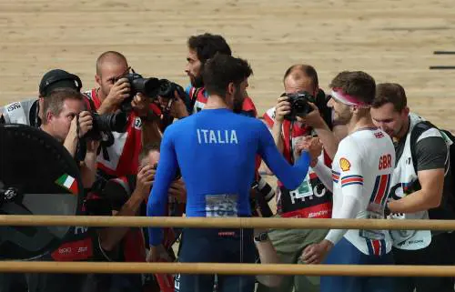 Pista e strada: gli opposti delle 2 ruote tricolori