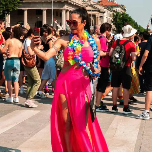 Una foto col consigliere di Fi costa a Rota il Bergamo Pride