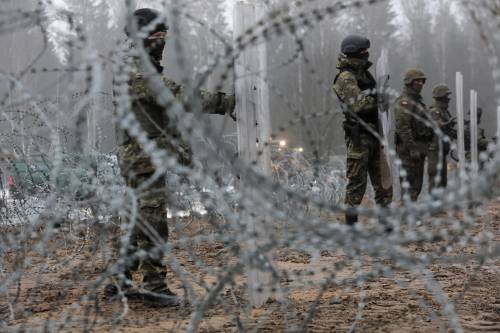 "Preparano crisi migratoria". Allarme ai confini Ue per le mosse di Russia e Bielorussia
