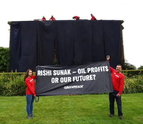 Il blitz contro Sunak e le proteste: guerra aperta tra Londra e Greenpeace