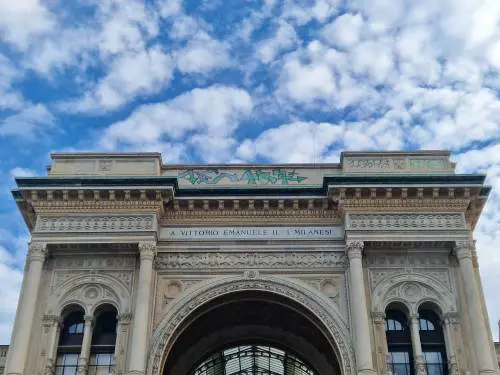 "Punito con pene esemplari". Sangiuliano sullo sfregio di Galleria Vittorio Emanuele II