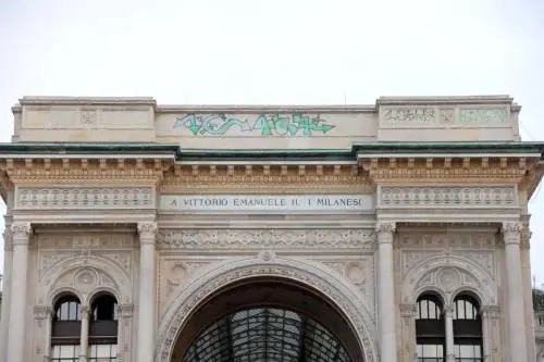 Carcere duro per i teppisti che imbrattano i monumenti