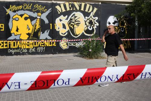 Hooligan croati ad Atene: fuoco, spranghe e coltelli. Ucciso un tifoso dell'Aek