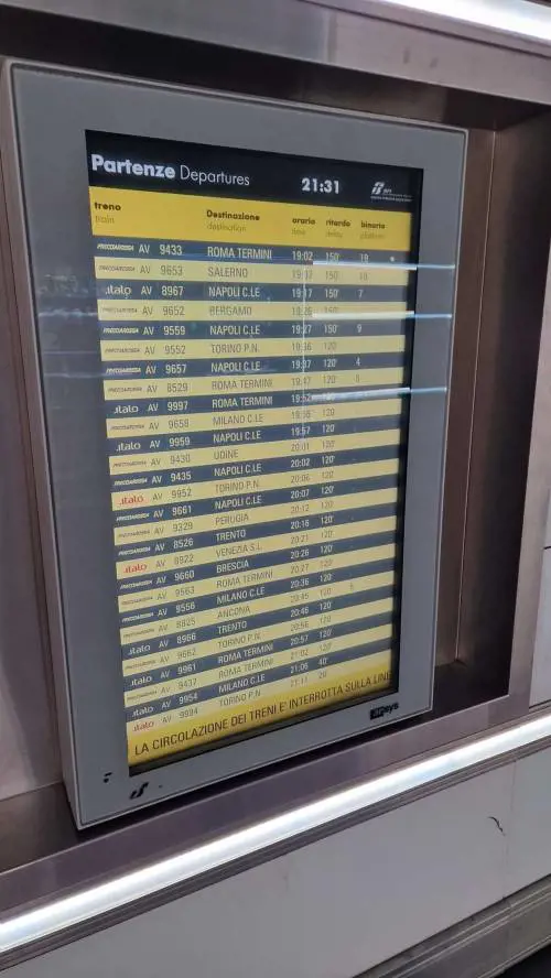 Caos treni, disagi sull'alta velocità Roma-Napoli: ritardi di oltre un'ora